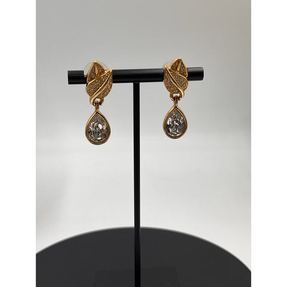 Swarovski Signed Gold Tone Leaf
Crystals Drop Dangles Signed Clip On Earrings - Picture 2 of 8